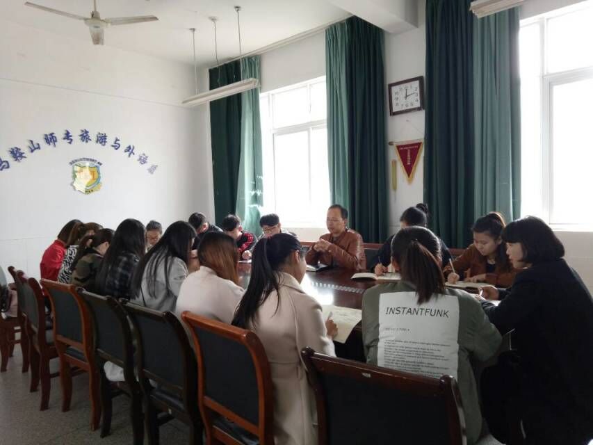 旅外系第六届学生会第一次干部会议 旅外系第六届学生会第一次干部会议