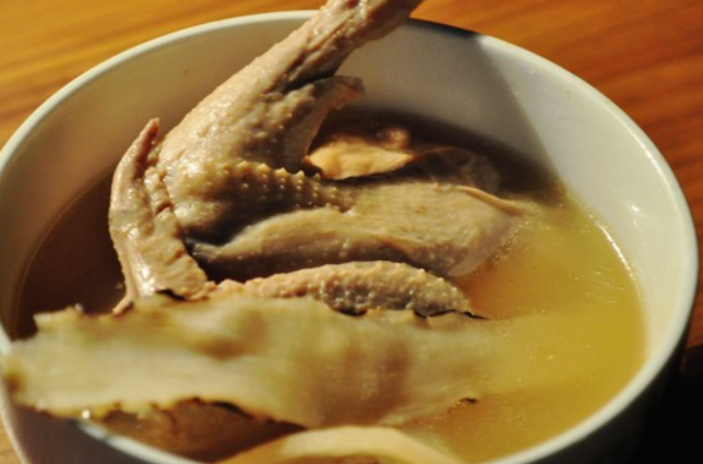 清补凉乳鸽汤