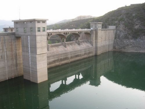 丹江上游商州境内的二龙山水库 丹江上游商州境内的二龙山水库