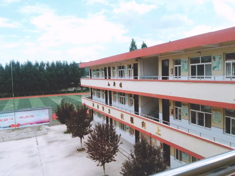 鸣犊国中