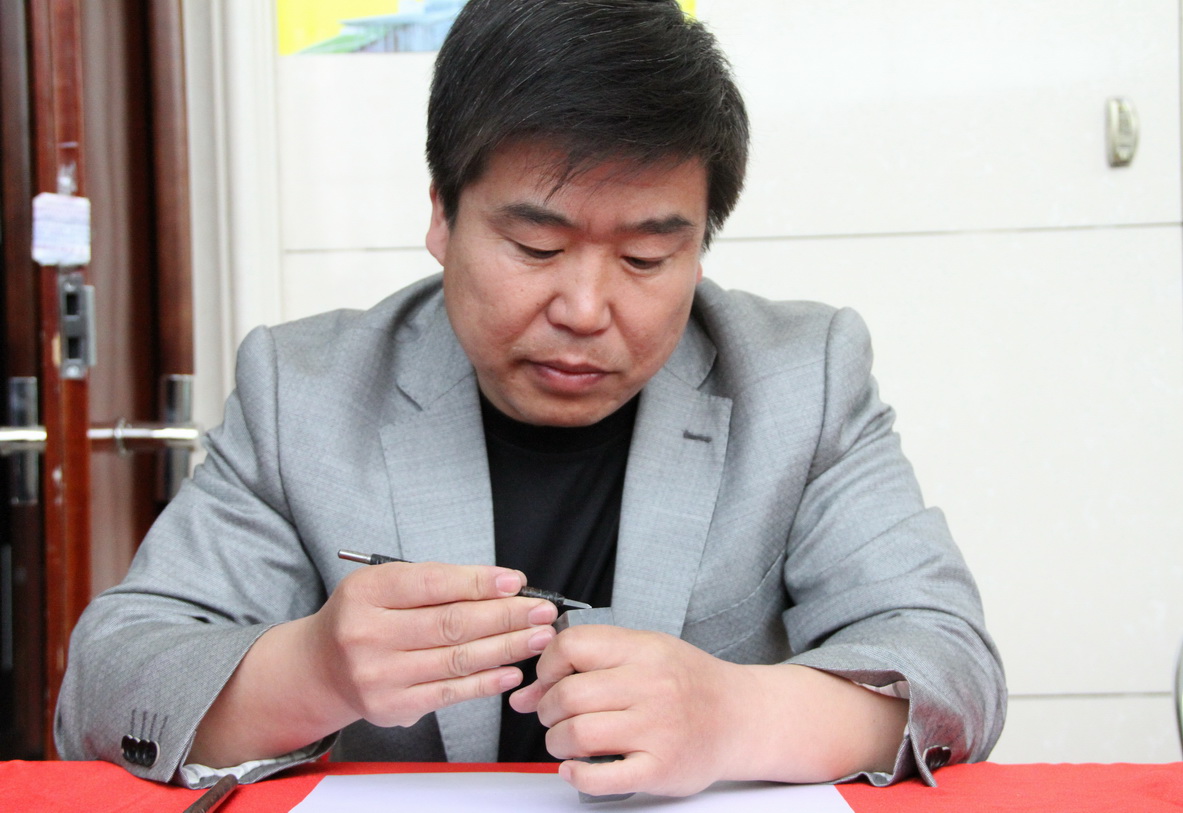 包英志 包英志