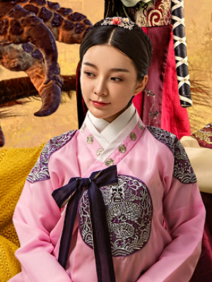 陈馨儿 饰演 崔今英