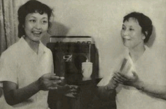 谁不说俺家乡好(1961年电影《红日》中的插曲)