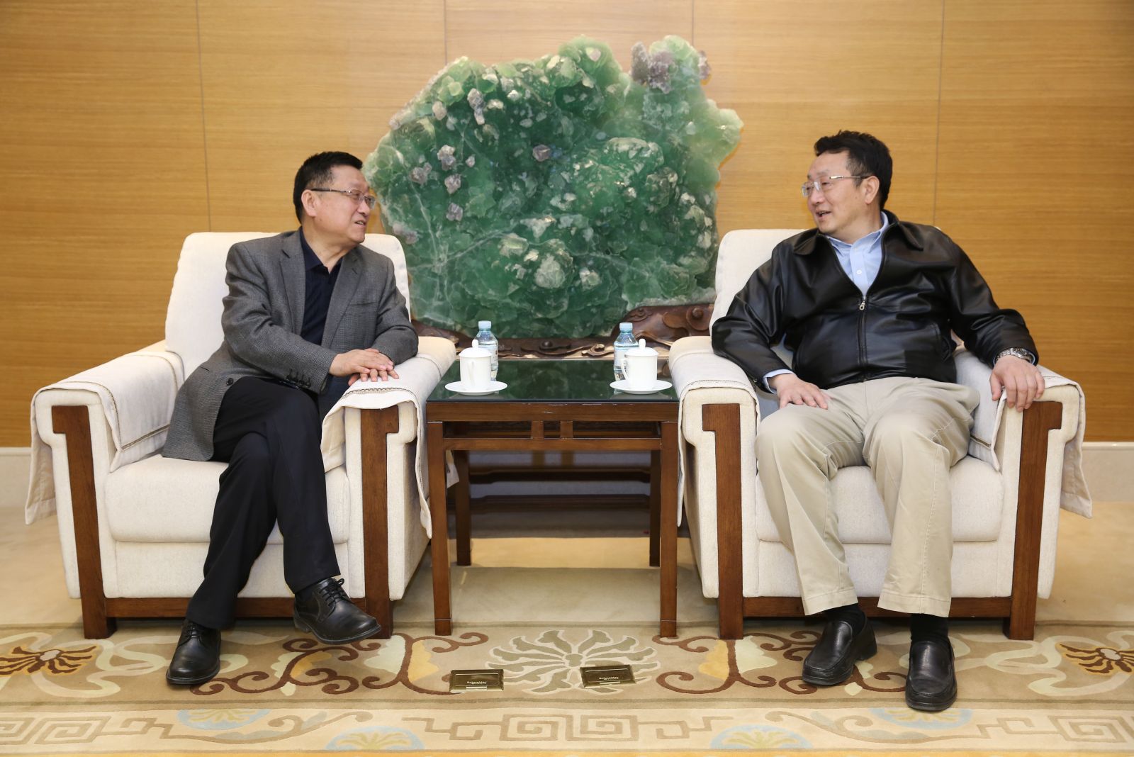 苟润祥院长与王鸿宾书记会谈 苟润祥院长与王鸿宾书记会谈