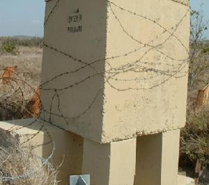 基地与古巴边境的“500米大门” 基地与古巴边境的“500米大门”