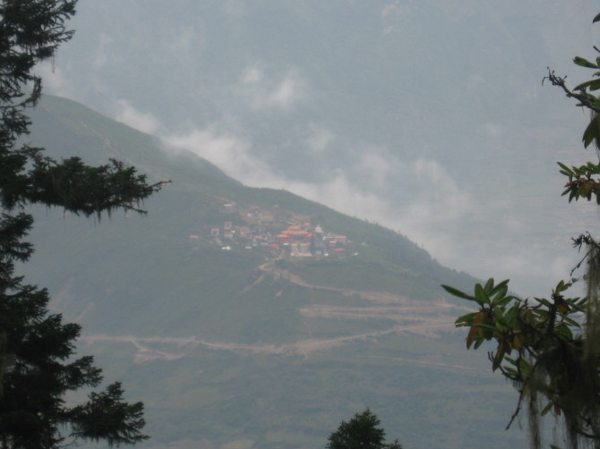 西巴寺远景 西巴寺远景