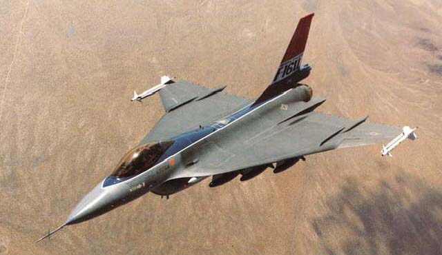 去除了水平尾翼的F-16XL 去除了水平尾翼的F-16XL