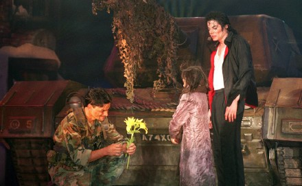 麦可杰克逊现场表演<Earth Song> 麦可杰克逊现场表演<Earth Song>