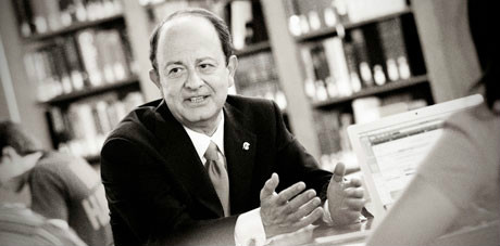 现任校长C. L. Max Nikias
