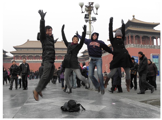 2010年12月,青年组到北京体验学习。 2010年12月,青年组到北京体验学习。