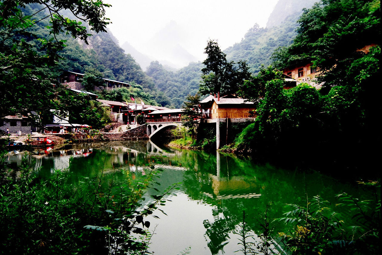 金丝峡白龙湖畔 金丝峡白龙湖畔