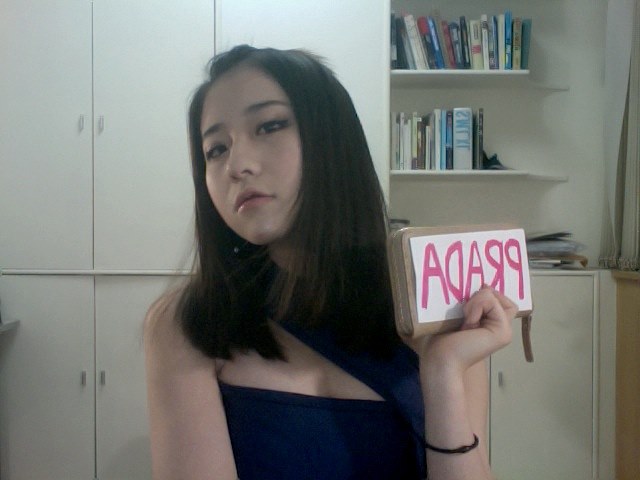 纽约留学女扮演者王意扬反讽照片 纽约留学女扮演者王意扬反讽照片