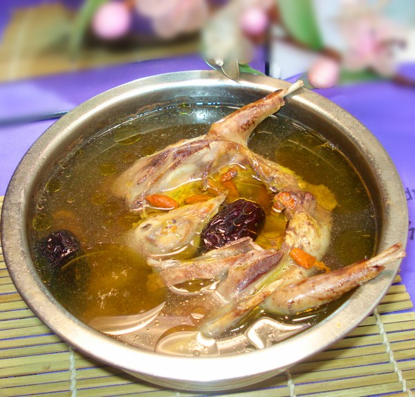 虫草枸杞鸽子汤
