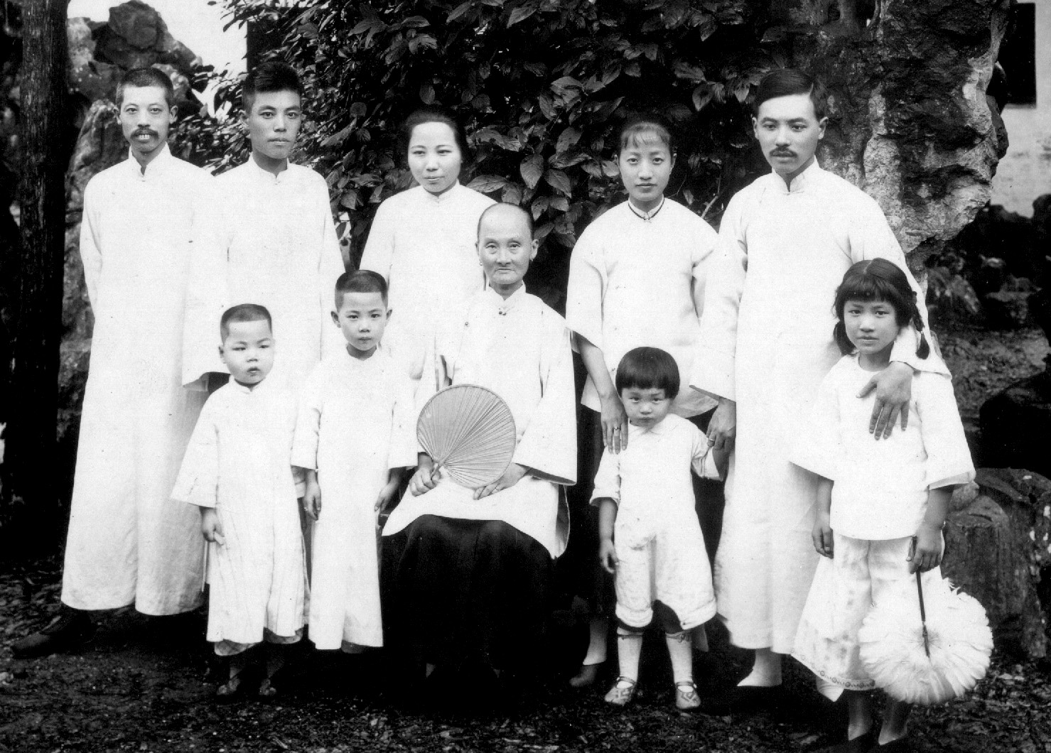 俞子夷(后排右一) 俞子夷(后排右一)