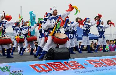 “常山战鼓”擂响世博园 “常山战鼓”擂响世博园