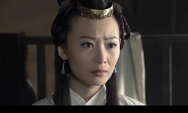 如燕在分析案情 如燕在分析案情