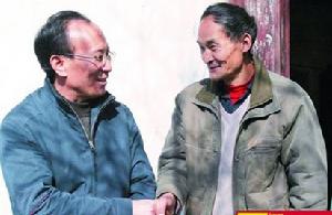 朱巨龙慰问周正龙以示支持 朱巨龙慰问周正龙以示支持