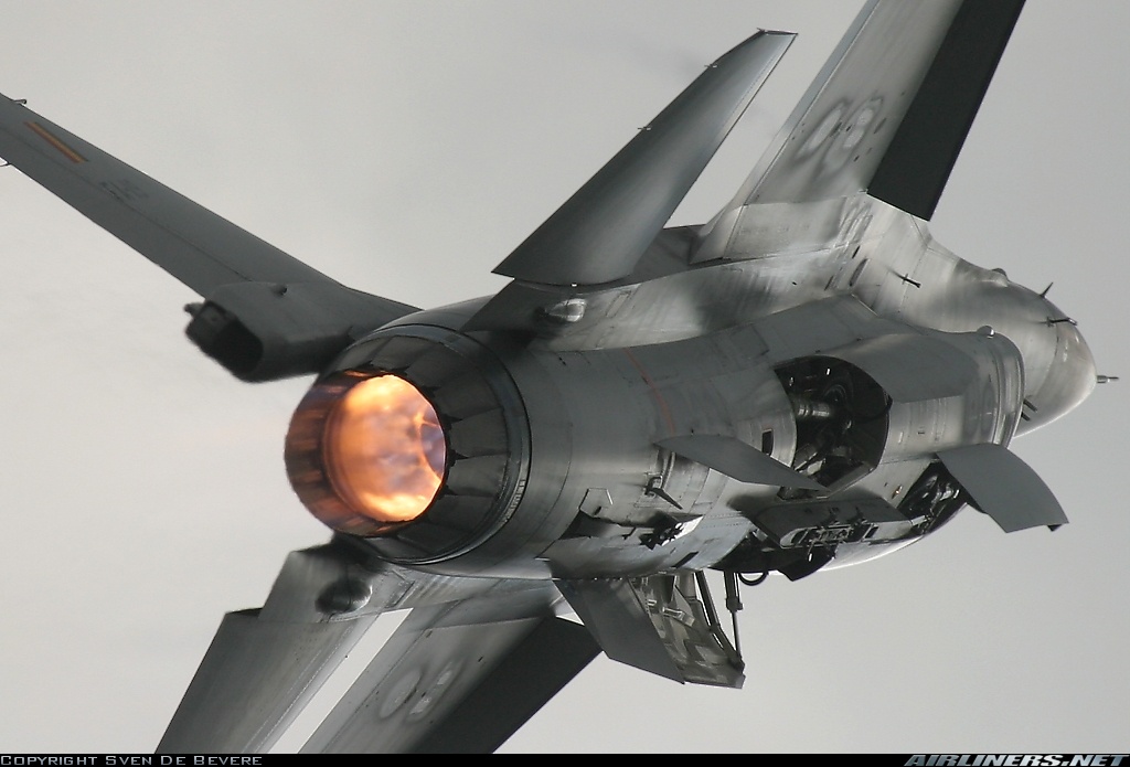 F-16战斗机的水平尾翼 F-16战斗机的水平尾翼