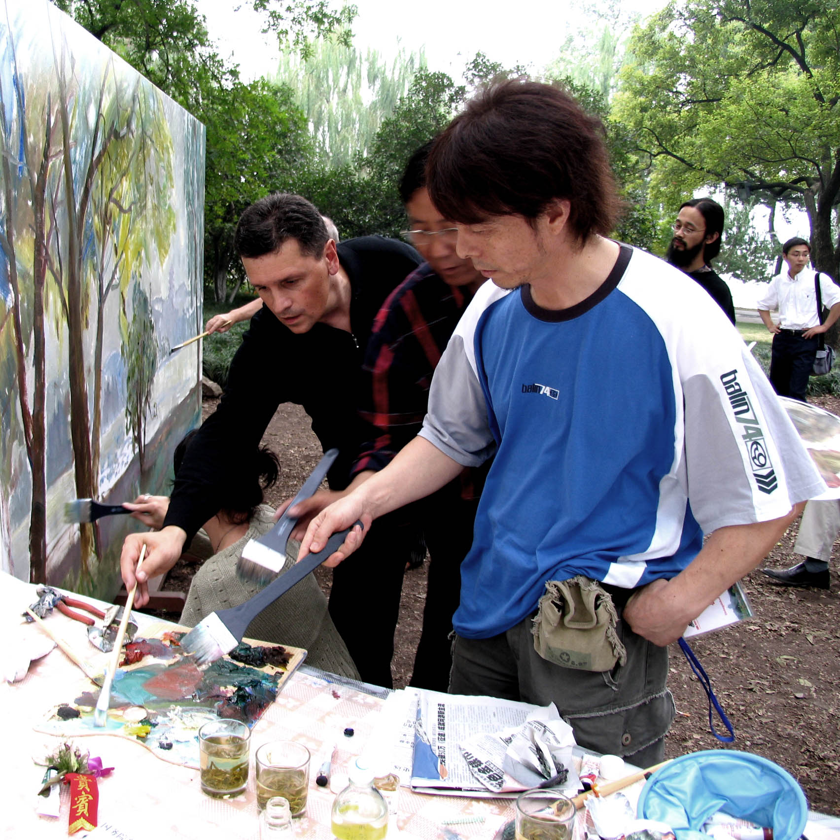 与多国画家共同作画 与多国画家共同作画