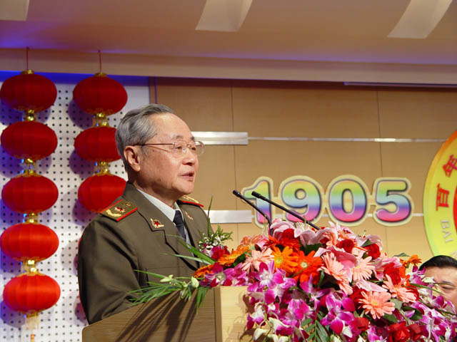 吴慰祖院士在南通中学百年校庆上 吴慰祖院士在南通中学百年校庆上