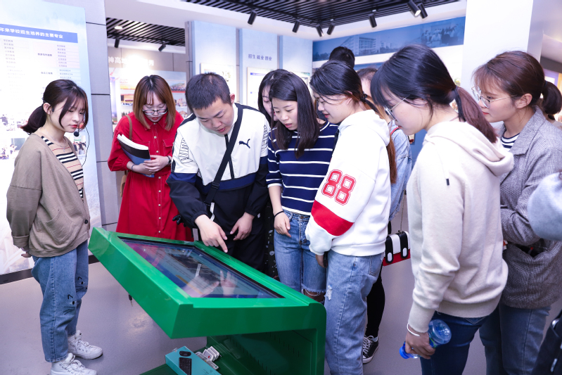 参观马鞍山师专校史馆 参观马鞍山师专校史馆