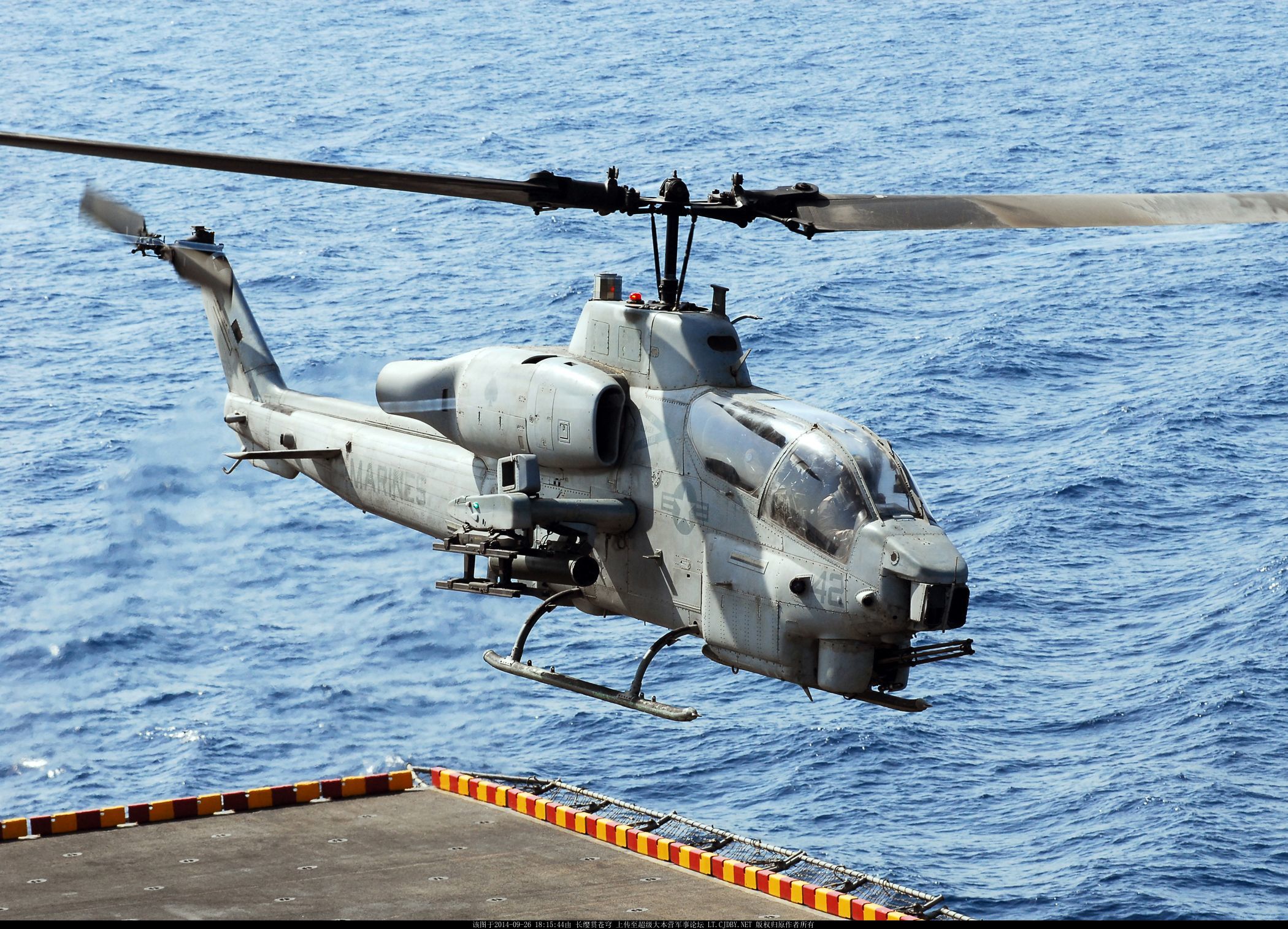 AH-1W“超级眼镜蛇” AH-1W“超级眼镜蛇”