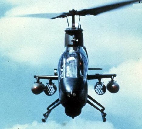 AH-1武装直升机狭窄的正面可以减小中弹机率 AH-1武装直升机狭窄的正面可以减小中弹机率