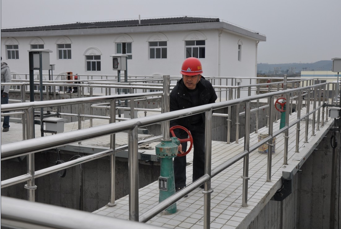 投巨资搞好基础设施建设污水处理厂投入运行 投巨资搞好基础设施建设污水处理厂投入运行