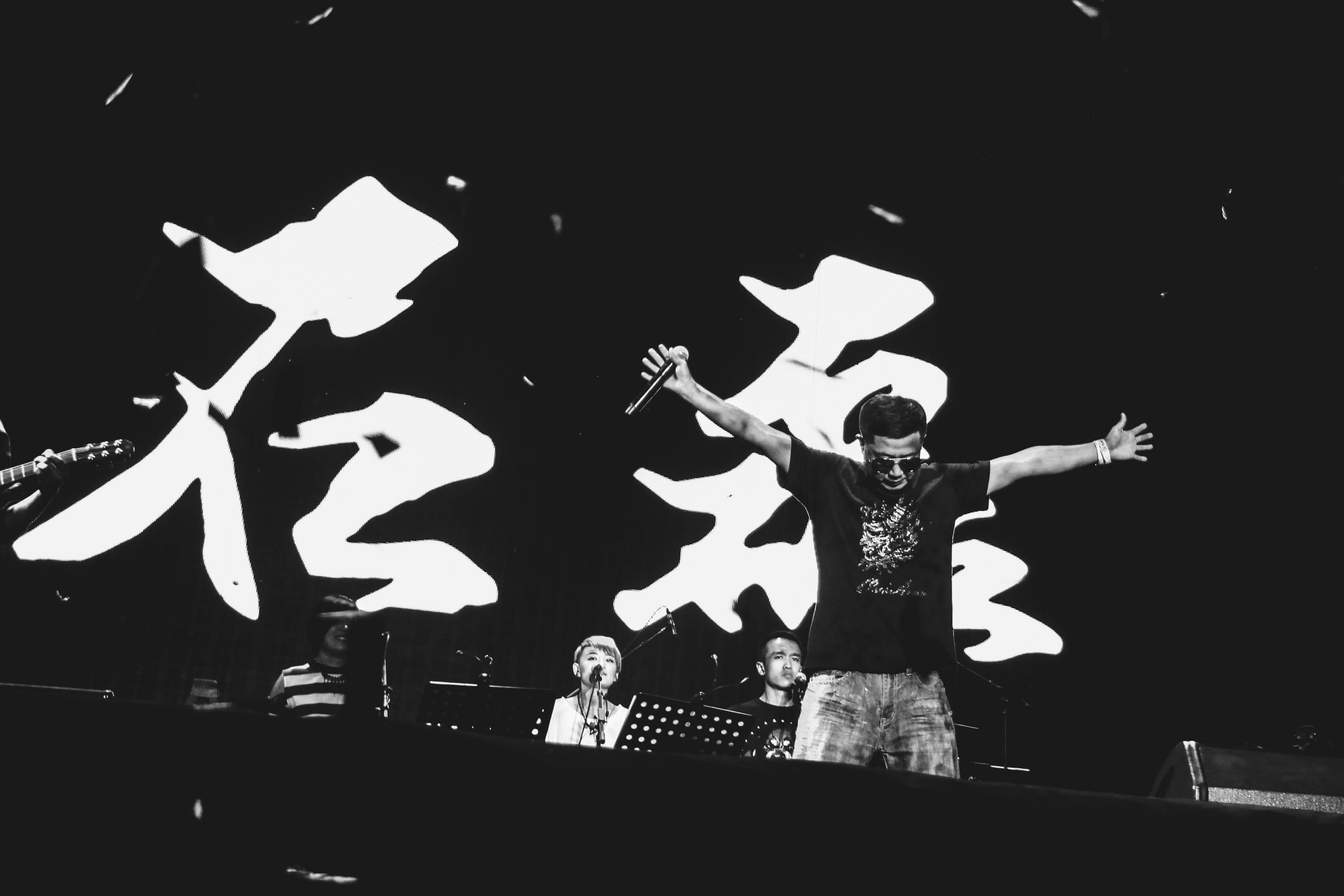 一个人的生活(石磊演唱歌曲)
