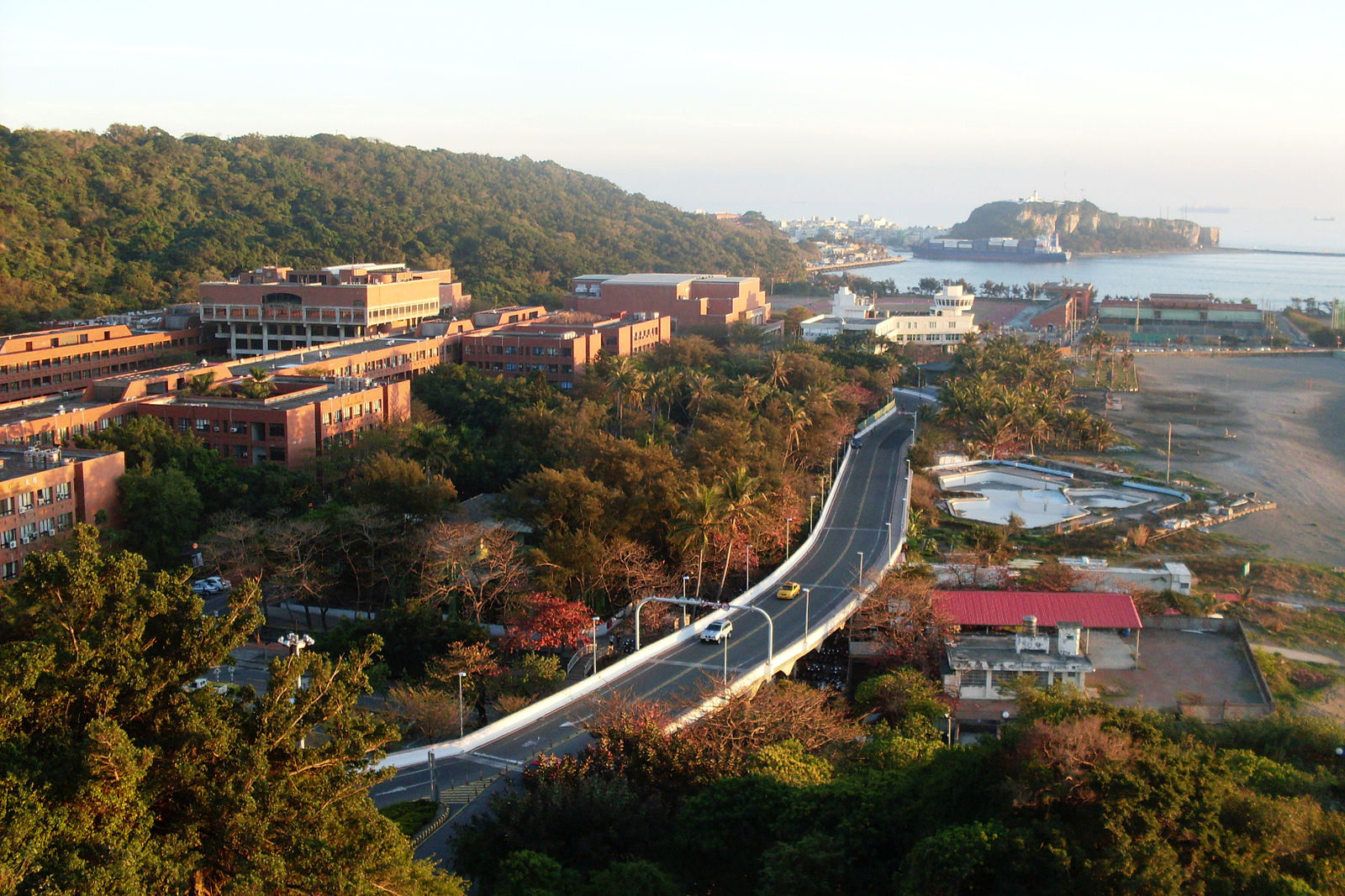 从柴山鸟瞰西子湾校区 从柴山鸟瞰西子湾校区