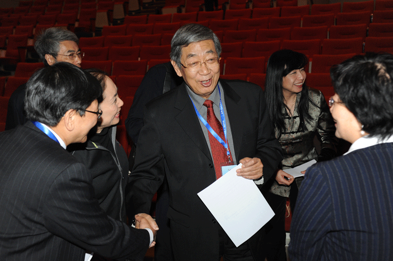 许嘉璐教授当选第八届会长 许嘉璐教授当选第八届会长