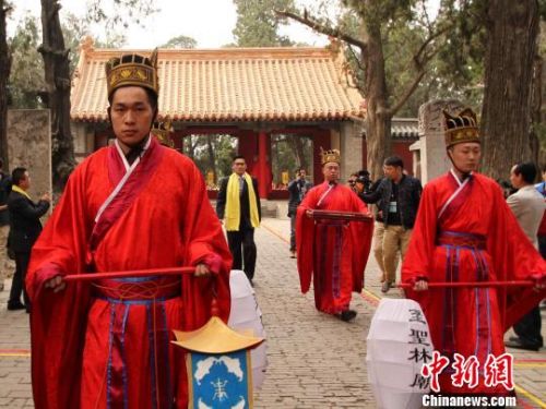 祭拜现场 祭拜现场