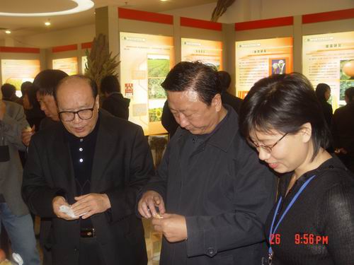专家参观辽宁省农业科学院新品种 专家参观辽宁省农业科学院新品种