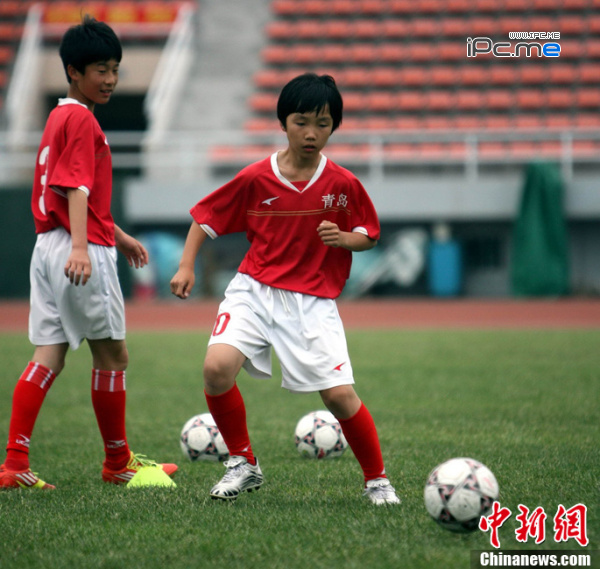 李明在比赛中 李明在比赛中