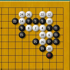 防止黑棋在上边先手挡下,但加厚了黑右边。 防止黑棋在上边先手挡下,但加厚了黑右边。
