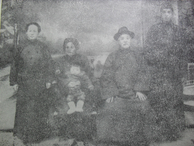 右一;汪海长子汪进忠,右二为汪海 右一;汪海长子汪进忠,右二为汪海