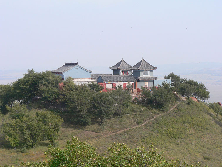 大孤山西南峰青云寺 大孤山西南峰青云寺