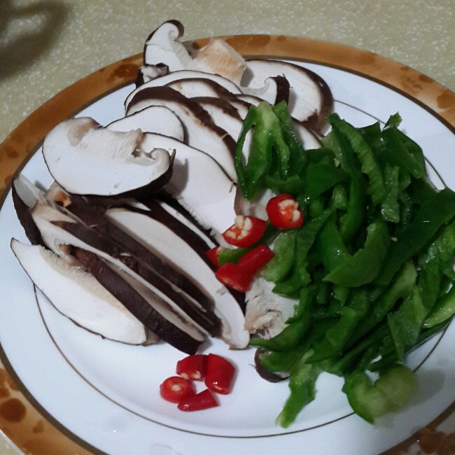 青椒香菇炒蛋