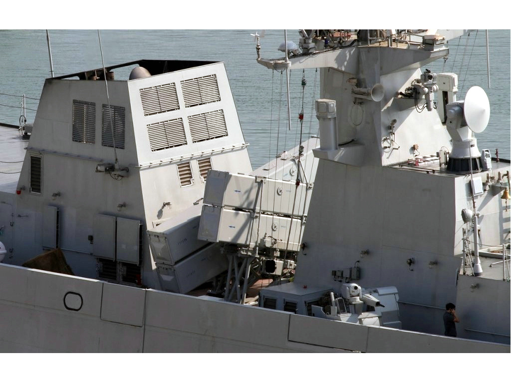 舰上鹰击-83反舰飞弹发射装置 舰上鹰击-83反舰飞弹发射装置