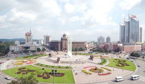 鞍山铁东区胜利广场图片 鞍山铁东区胜利广场图片