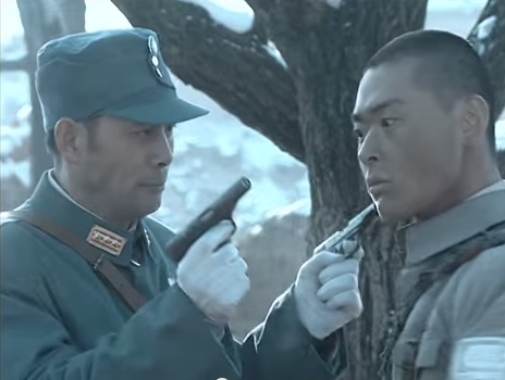 电视剧《亮剑》中,楚云飞赠枪的片段。 电视剧《亮剑》中,楚云飞赠枪的片段。