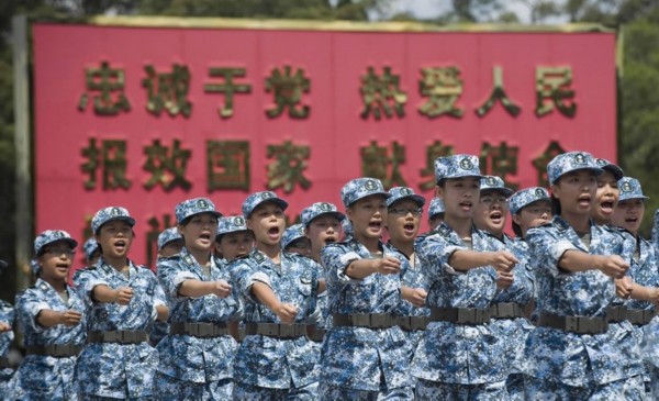 香港青少年军事夏令营(图片3) 香港青少年军事夏令营(图片3)
