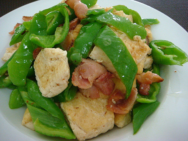 家常豆腐炒有机青椒