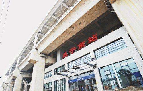 建设中的鹹宁南站 建设中的鹹宁南站