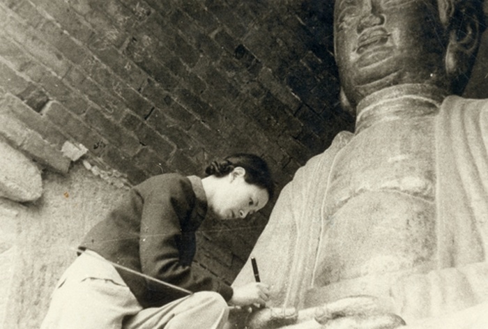1937年测绘陕西耀县药王庙时林徽因在药王山 1937年测绘陕西耀县药王庙时林徽因在药王山
