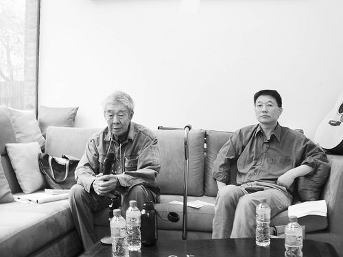 傅惟慈(左) 傅惟慈(左)