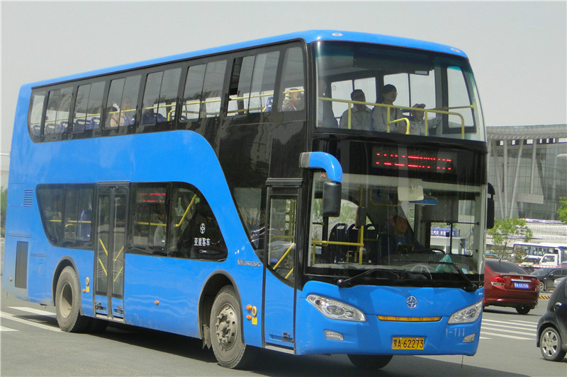 首次大规模引进的102路双层公车 首次大规模引进的102路双层公车