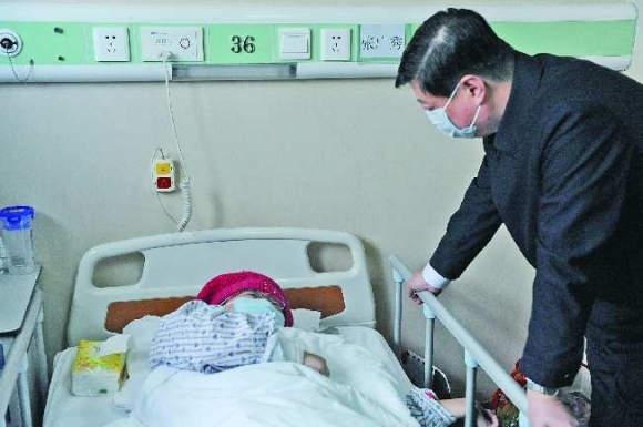 省委书记姜异康看望张广秀 省委书记姜异康看望张广秀
