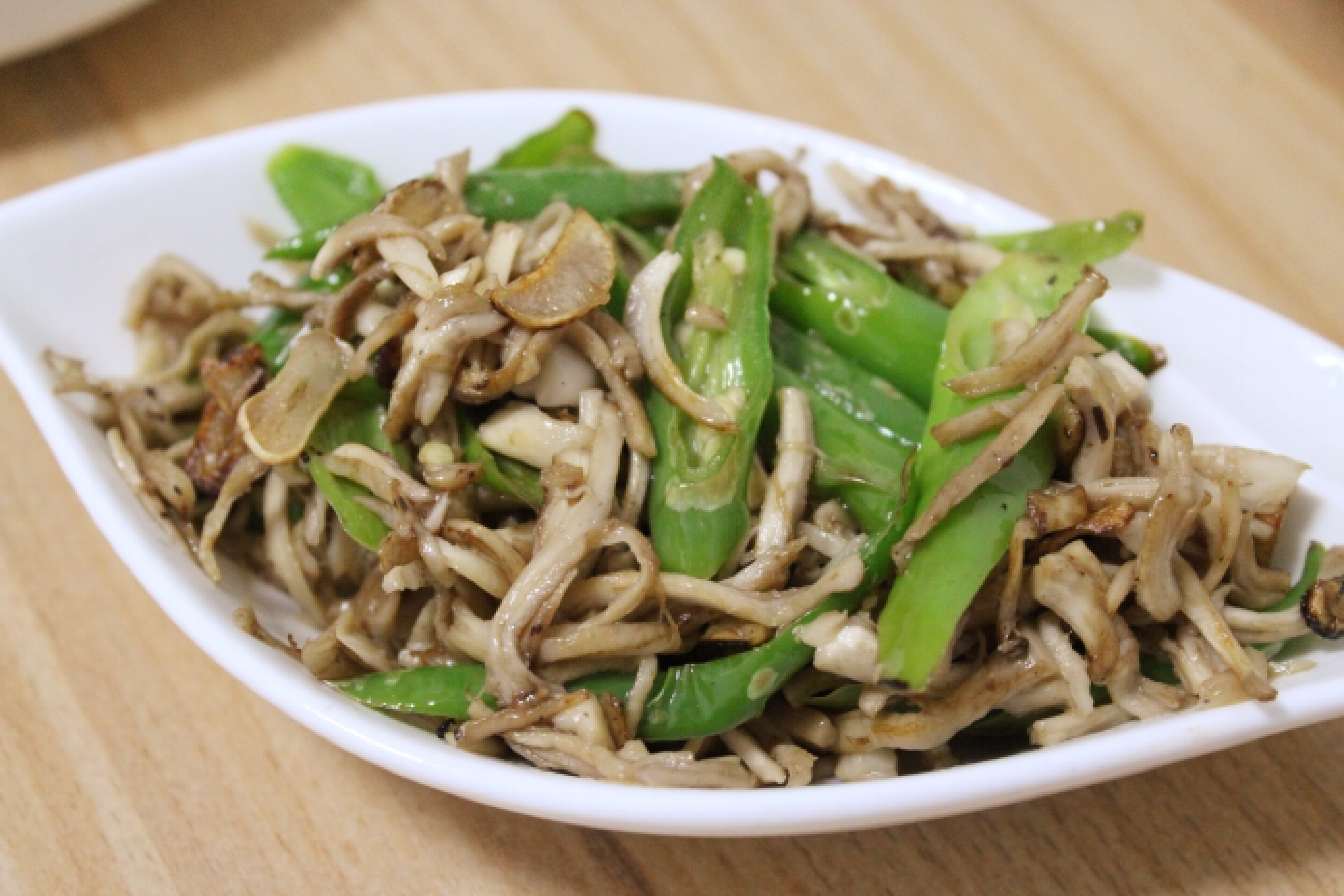辣椒炒香菇根