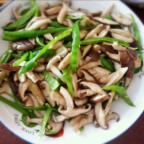 辣椒炒香菇